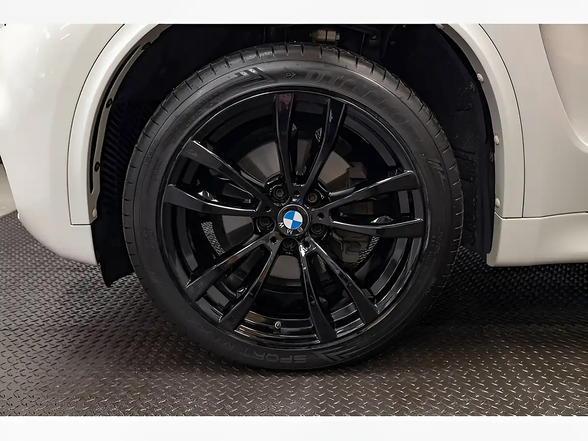 Used 2018 BMW X5 M Sport White - Interior and Exterior details 7