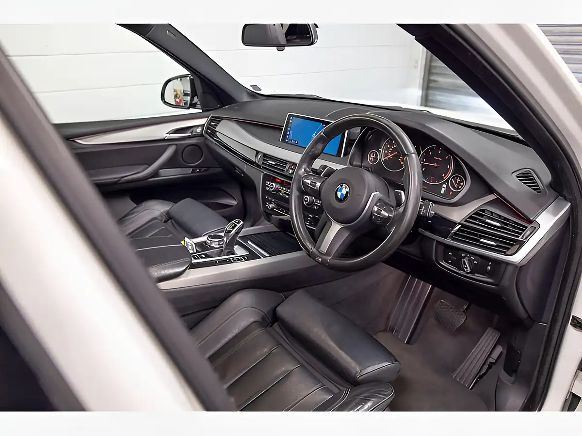 Used 2018 BMW X5 M Sport White - Interior and Exterior details 9