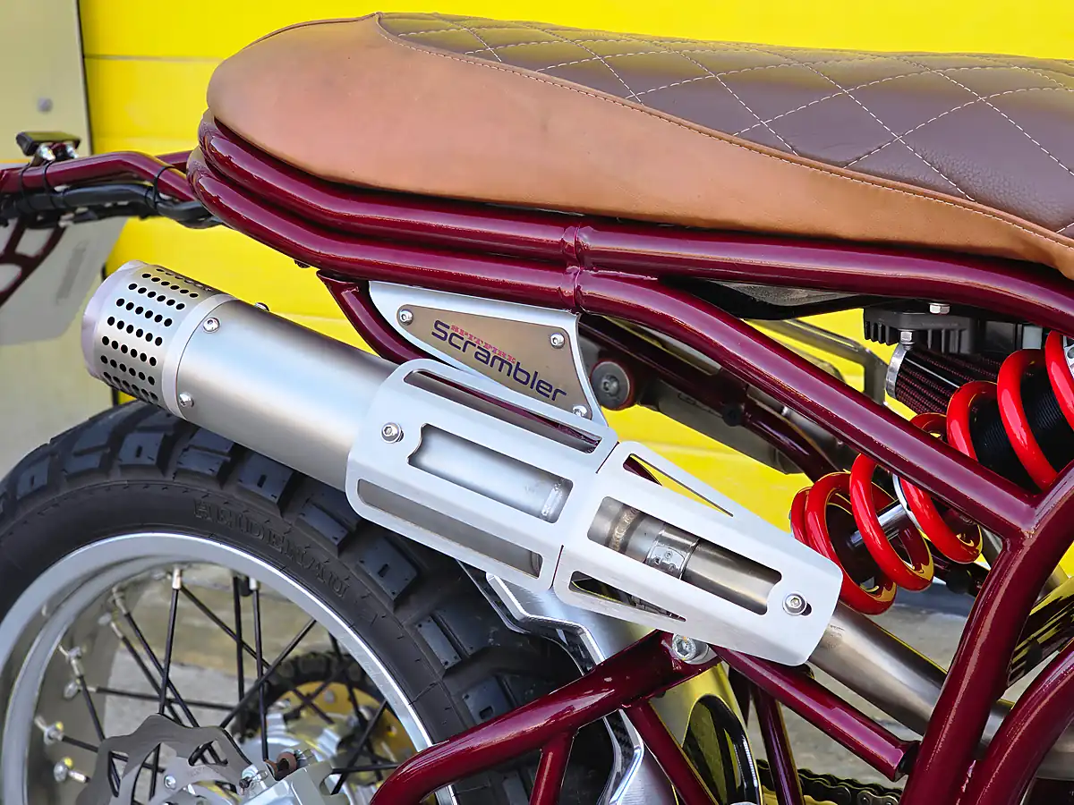 Used 2018 Ccm Spitfire Scrambler Gold - Interior and Exterior details 12