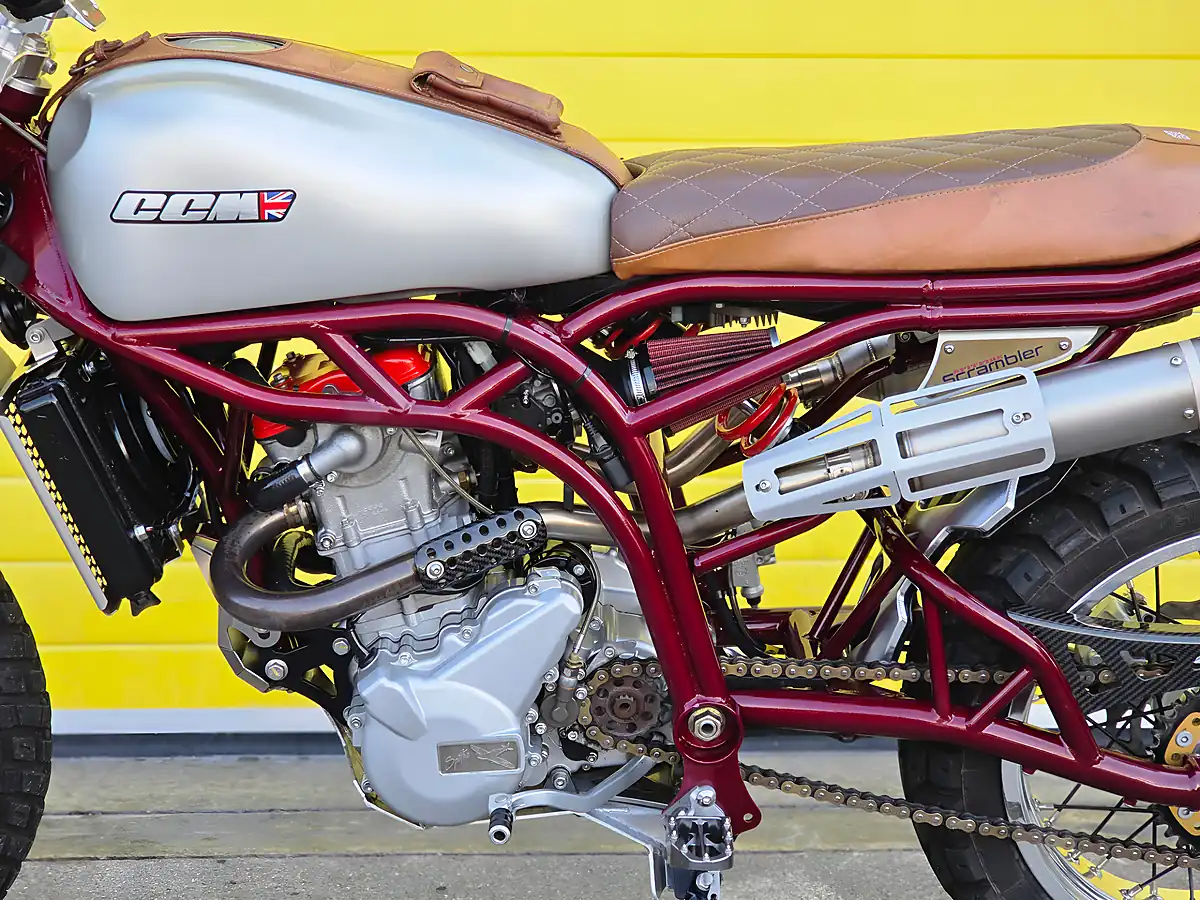 Used 2018 Ccm Spitfire Scrambler Gold - Interior and Exterior details 16
