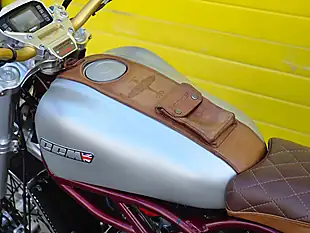 Used 2018 Ccm Spitfire Scrambler Gold - Interior and Exterior details 19