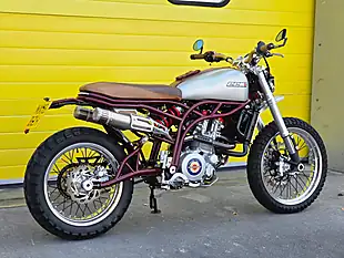 Used 2018 Ccm Spitfire Scrambler Gold - Interior and Exterior details 4