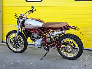 Used 2018 Ccm Spitfire Scrambler Gold - Interior and Exterior details 6