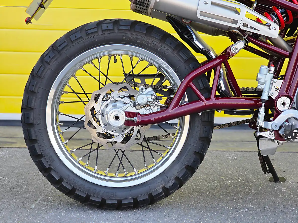 Used 2018 Ccm Spitfire Scrambler Gold - Interior and Exterior details 8