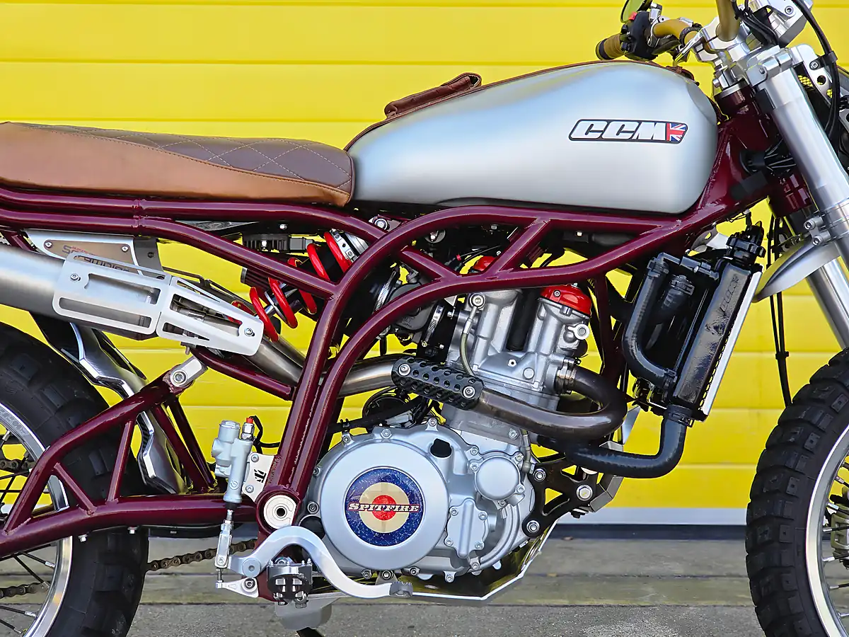 Used 2018 Ccm Spitfire Scrambler Gold - Interior and Exterior details 9