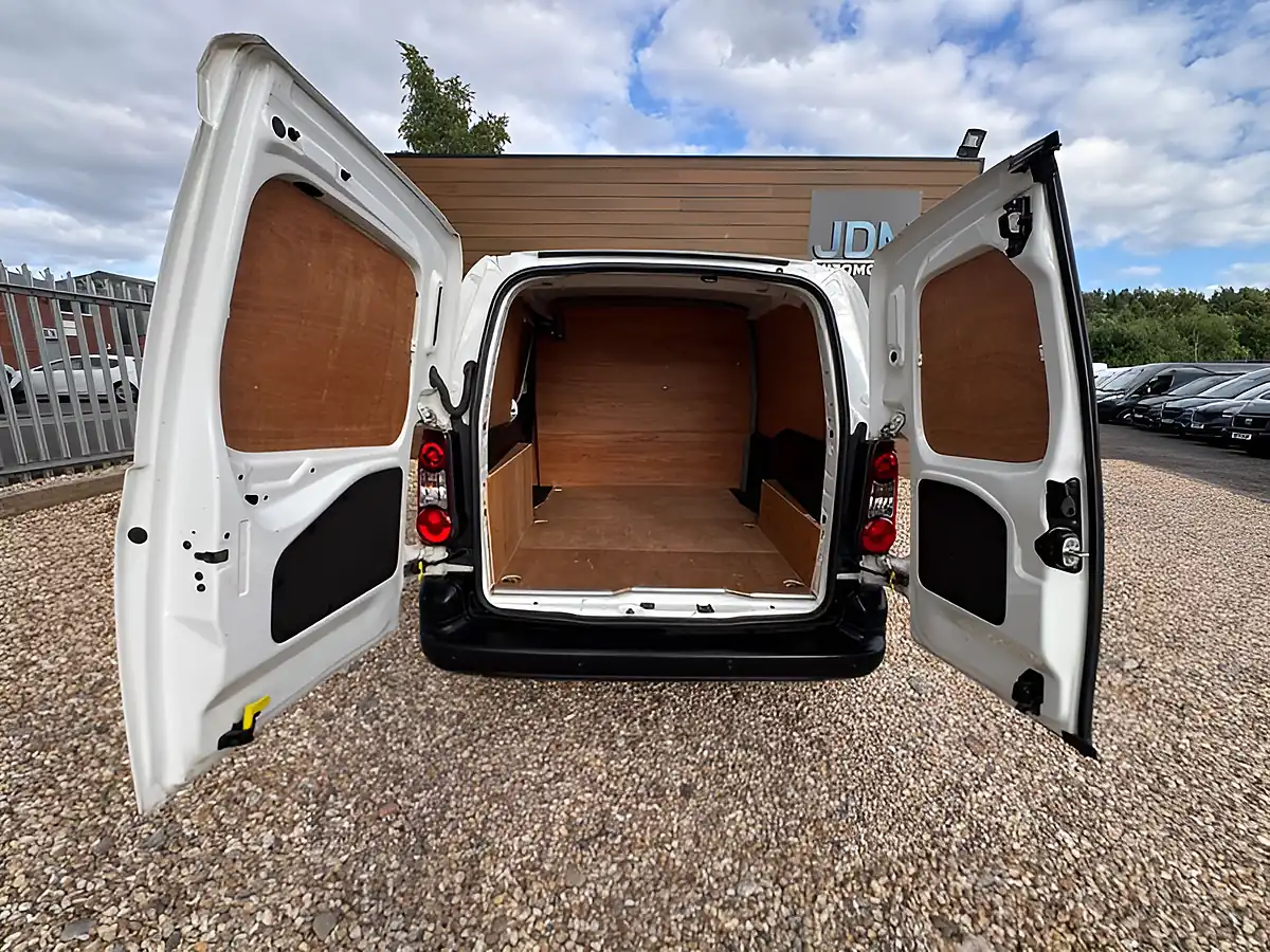 Used 2018 Citroen Berlingo 625 Enterprise Blue White - Interior and Exterior details 5