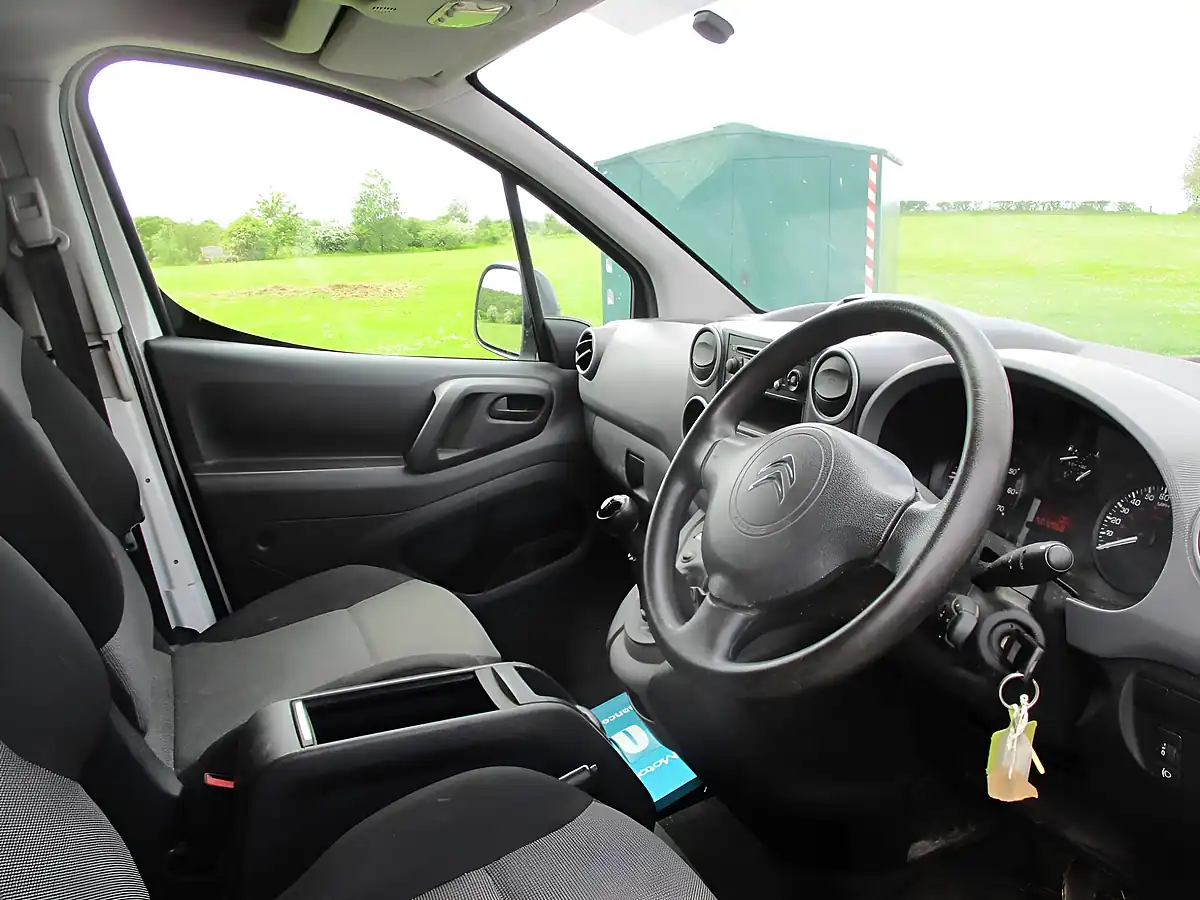 Used 2018 Citroen Berlingo 725 X Crew Van L2 White - Interior and Exterior details 10