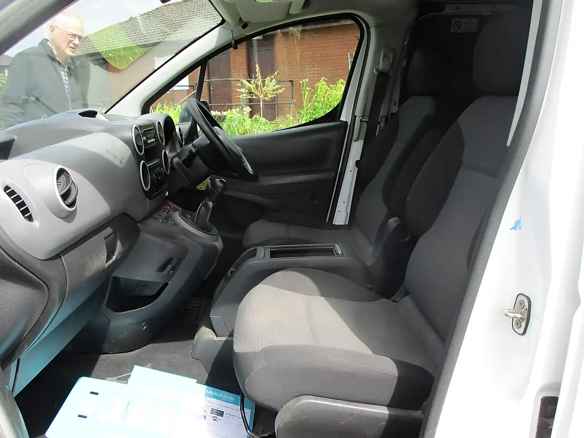 Used 2018 Citroen Berlingo 725 X Crew Van L2 White - Interior and Exterior details 13