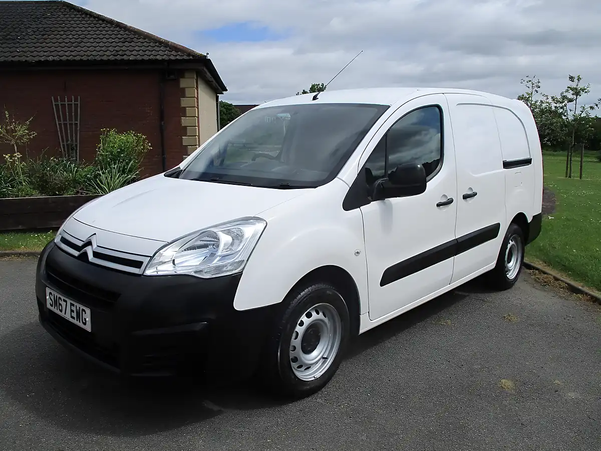 Used 2018 Citroen Berlingo 725 X Crew Van L2 White - Interior and Exterior details 4