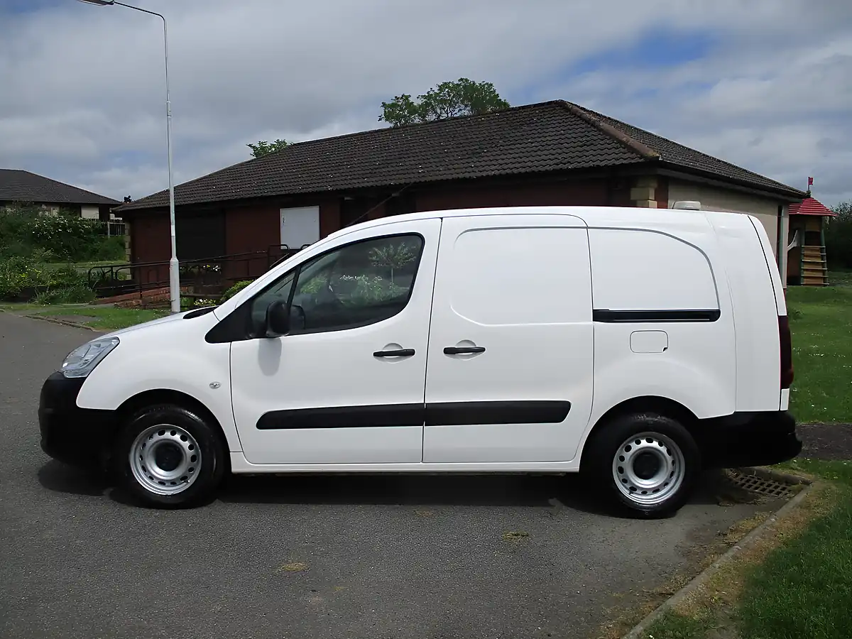 Used 2018 Citroen Berlingo 725 X Crew Van L2 White - Interior and Exterior details 5