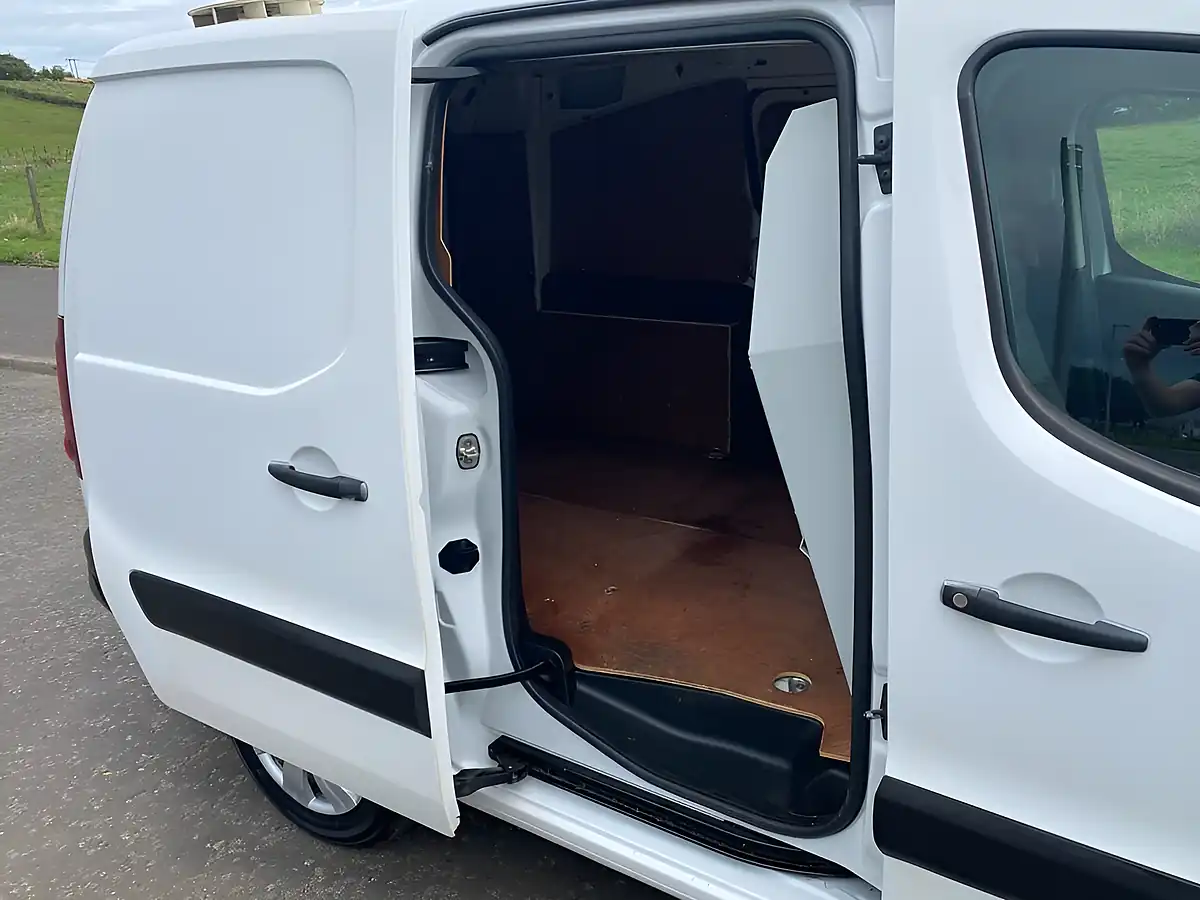 Used 2018 Citroen Berlingo 750 Lx Lwb White - Interior and Exterior details 10