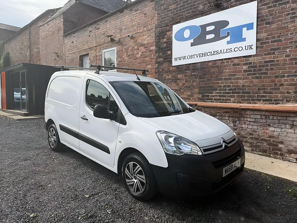 Used 2018 Citroen Berlingo 850 Enterprise Blue White - Front View
