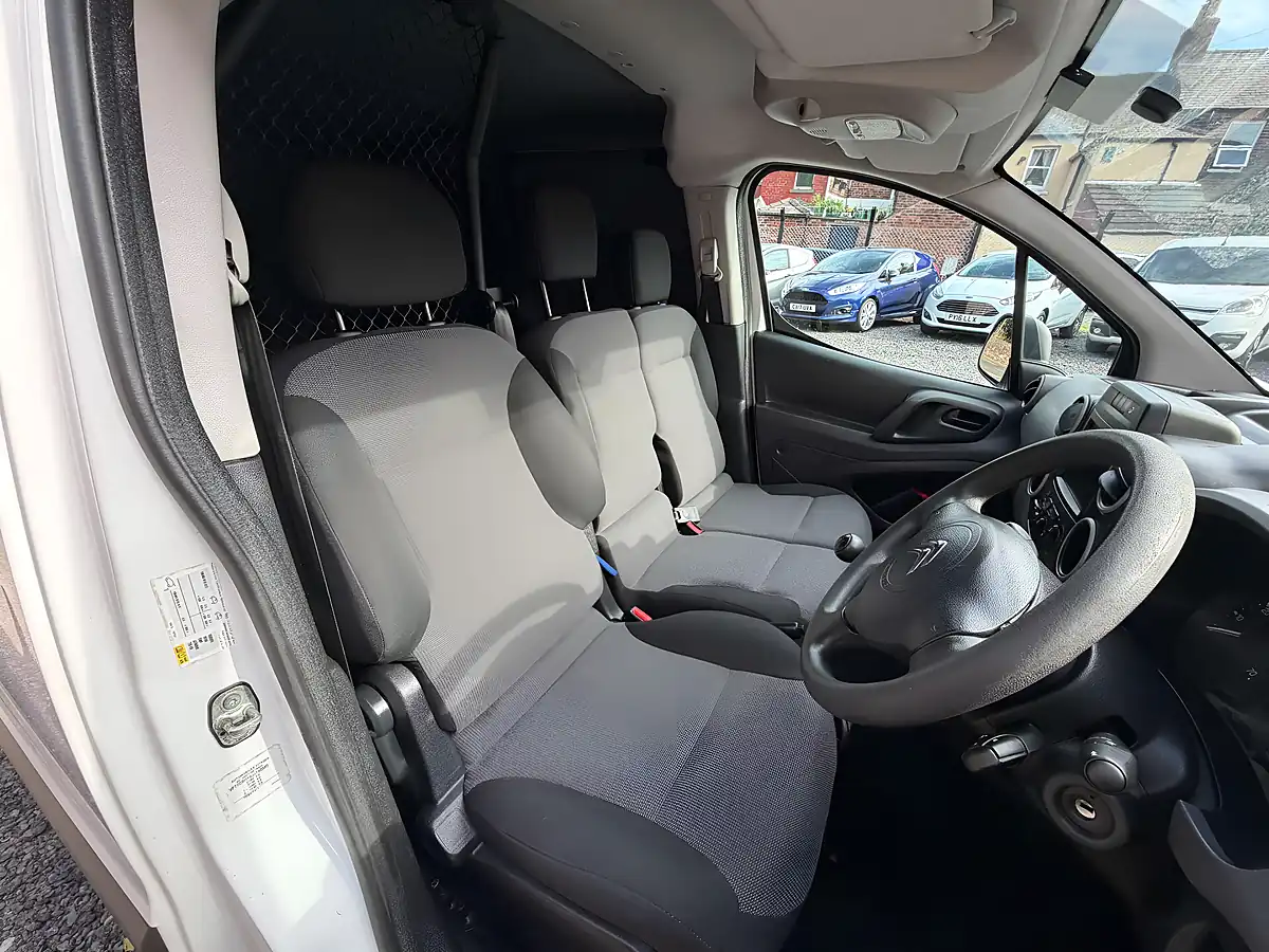 Used 2018 Citroen Berlingo 850 Enterprise Blue White - Interior and Exterior details 10