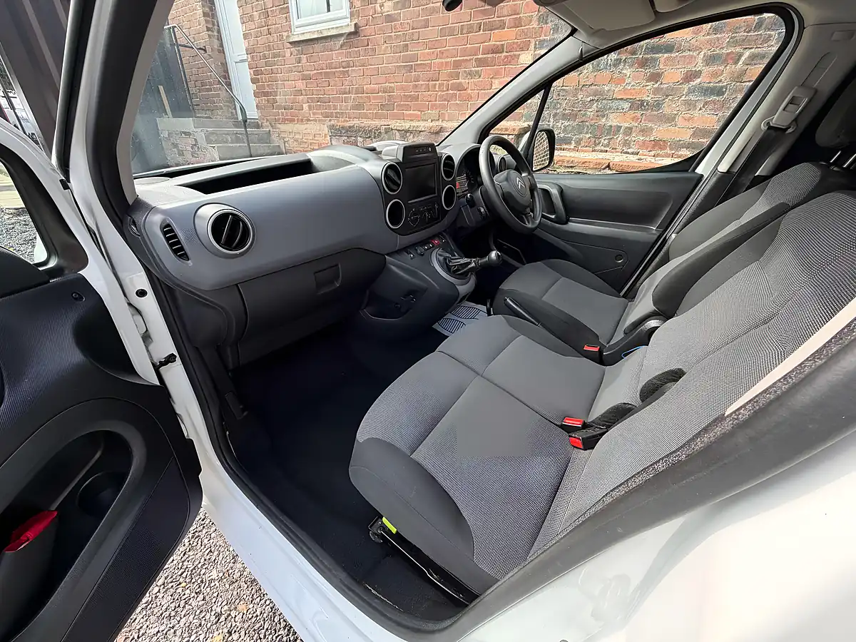 Used 2018 Citroen Berlingo 850 Enterprise Blue White - Interior and Exterior details 11