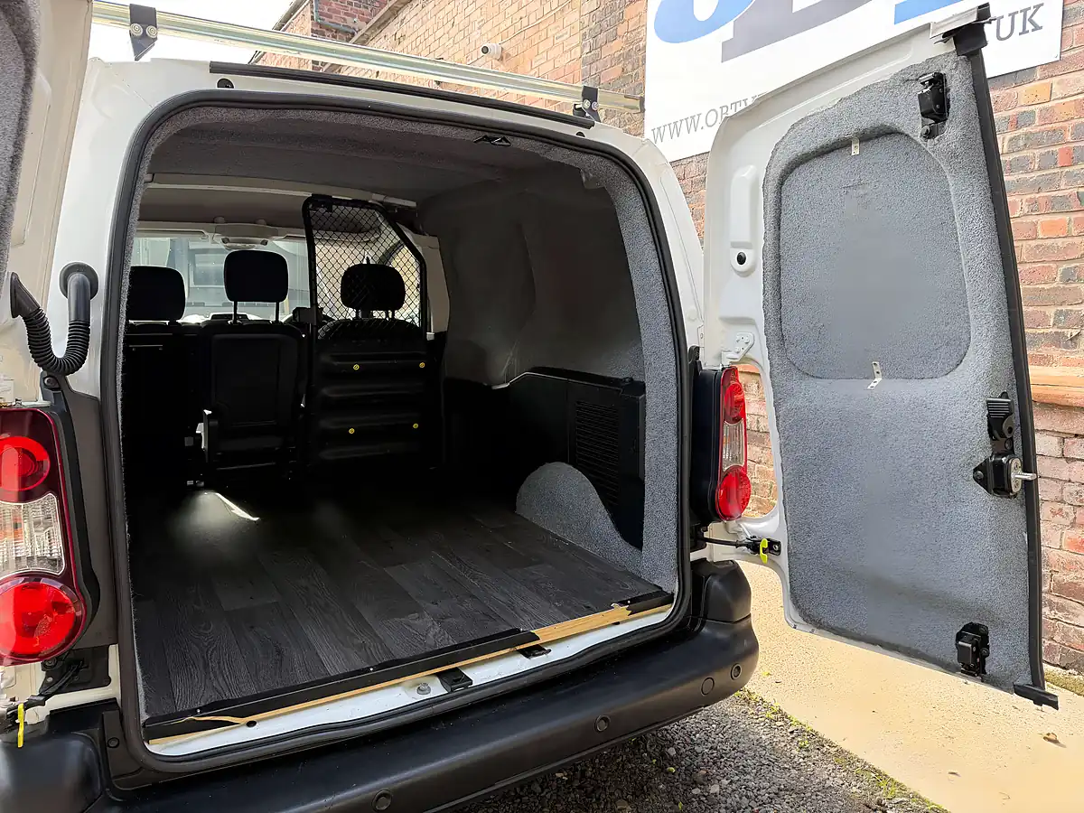 Used 2018 Citroen Berlingo 850 Enterprise Blue White - Interior and Exterior details 15