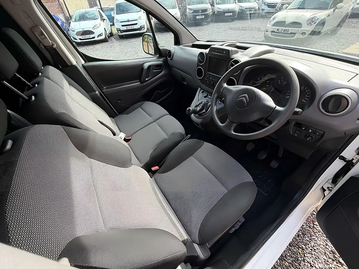 Used 2018 Citroen Berlingo 850 Enterprise Blue White - Interior and Exterior details 9