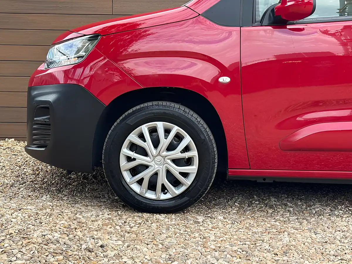 Used 2018 Citroen Berlingo 950 Enterprise Blue Red - Interior and Exterior details 10
