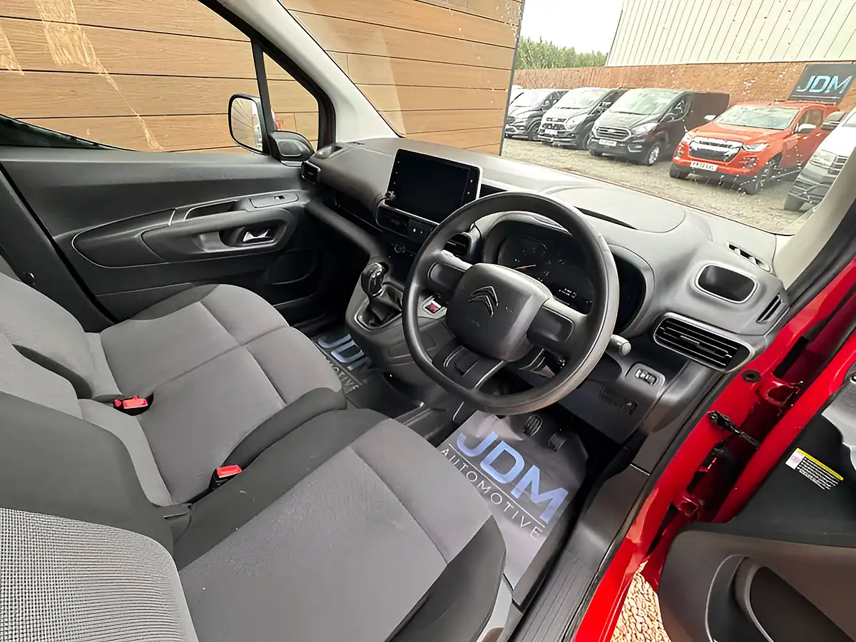Used 2018 Citroen Berlingo 950 Enterprise Blue Red - Interior and Exterior details 17