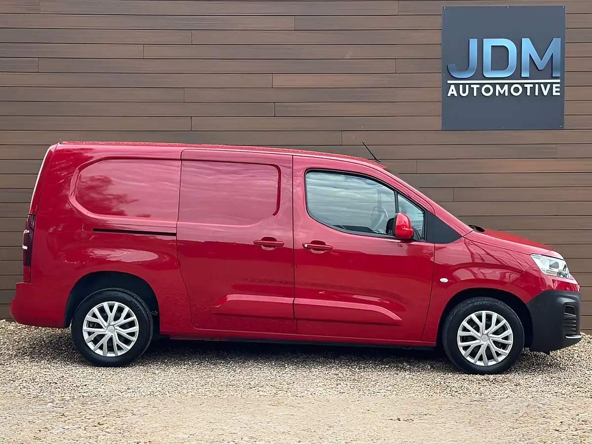Used 2018 Citroen Berlingo 950 Enterprise Blue Red - Interior and Exterior details 2