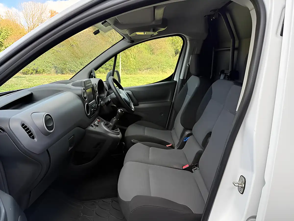 Used 2018 Citroen Berlingo Enterprise L1 White - Interior and Exterior details 9