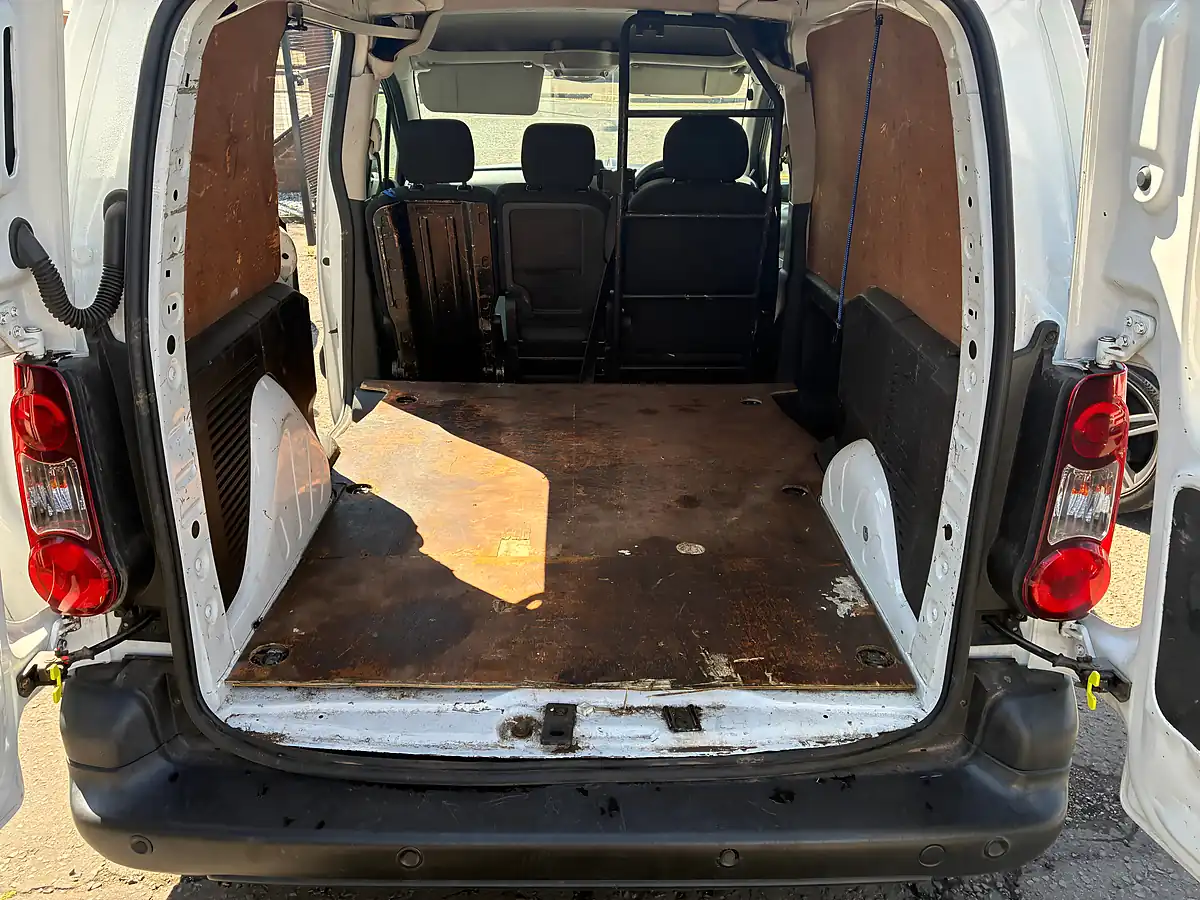 Used 2018 Citroen Berlingo Enterprise White - Interior and Exterior details 7
