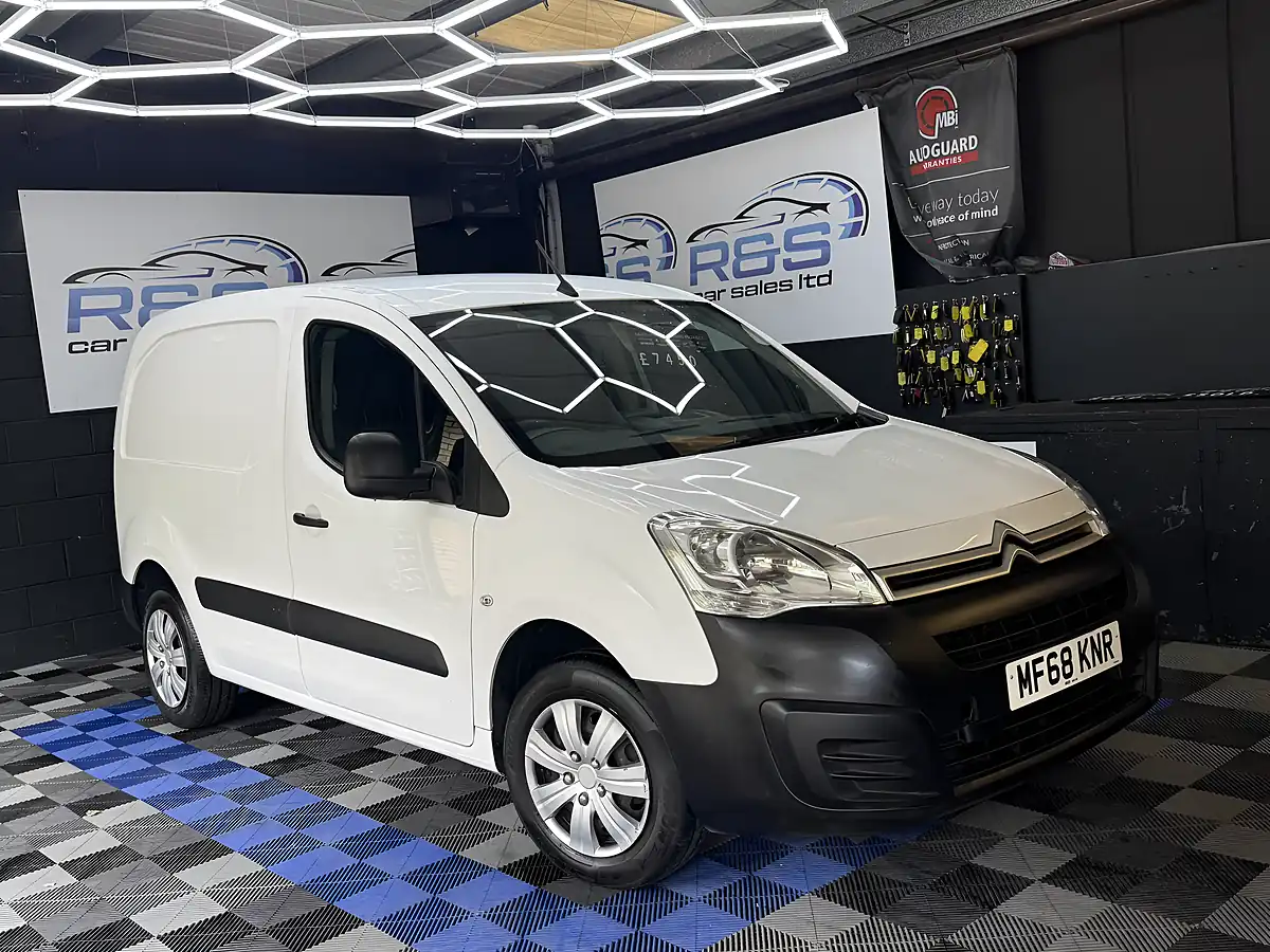 Used 2018 Citroen Berlingo Enterprise White - Front View