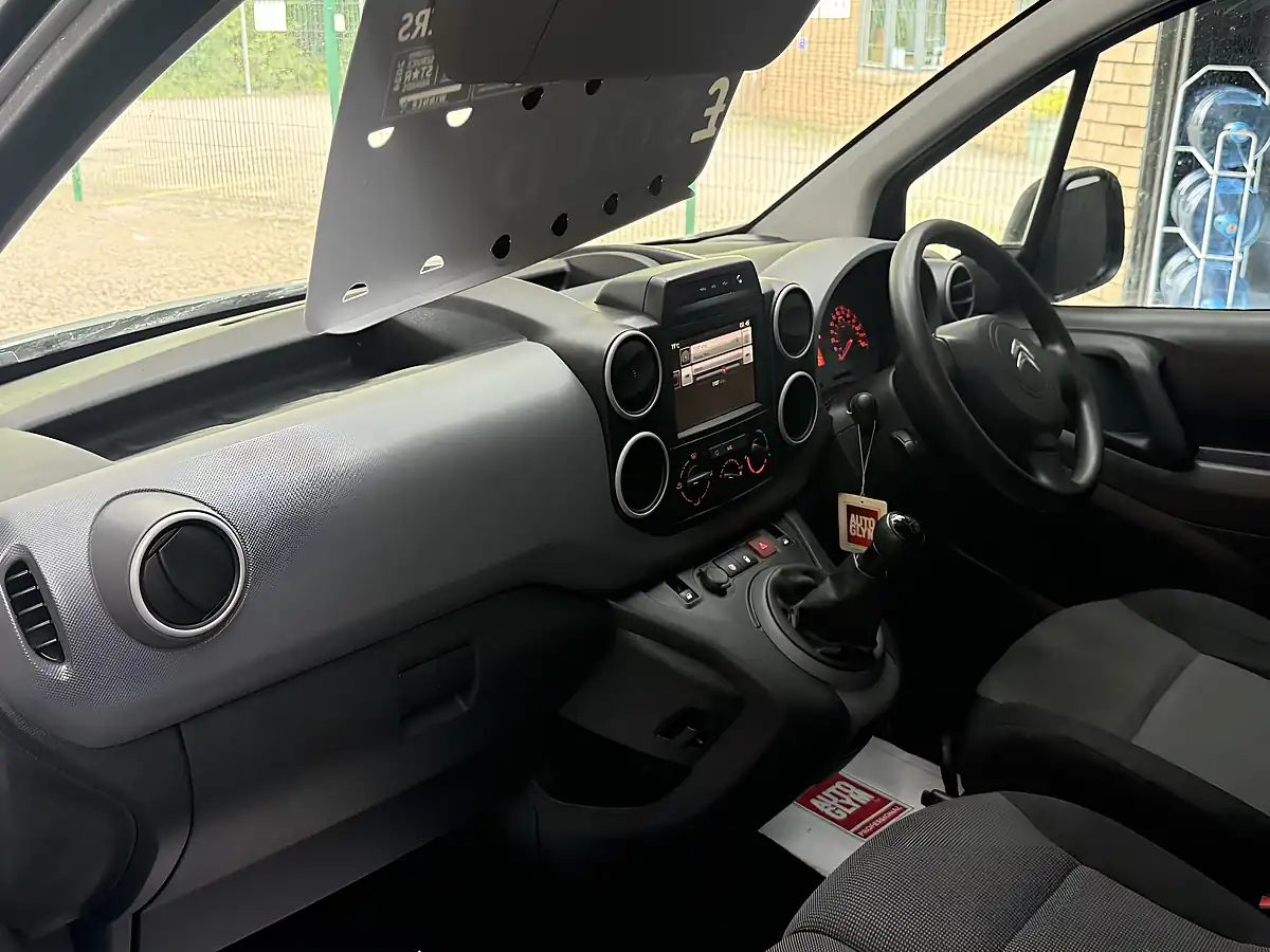 Used 2018 Citroen Berlingo Enterprise White - Interior and Exterior details 12