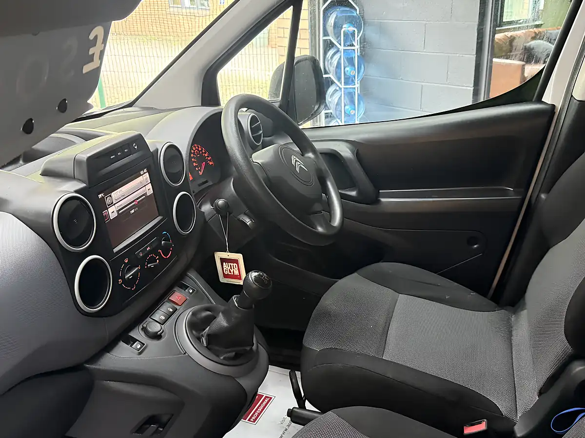 Used 2018 Citroen Berlingo Enterprise White - Interior and Exterior details 15