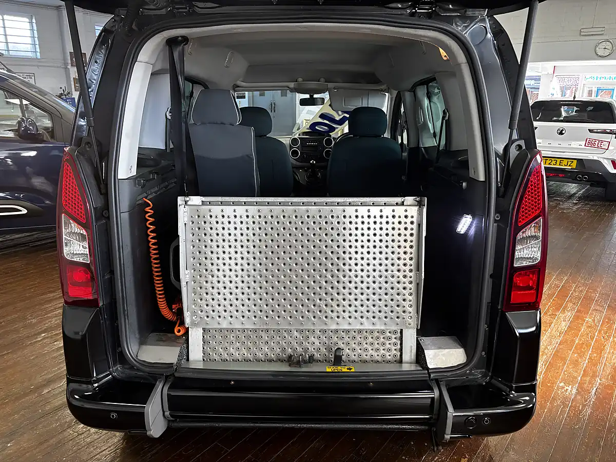 Used 2018 Citroen Berlingo Feel Black - Interior and Exterior details 17