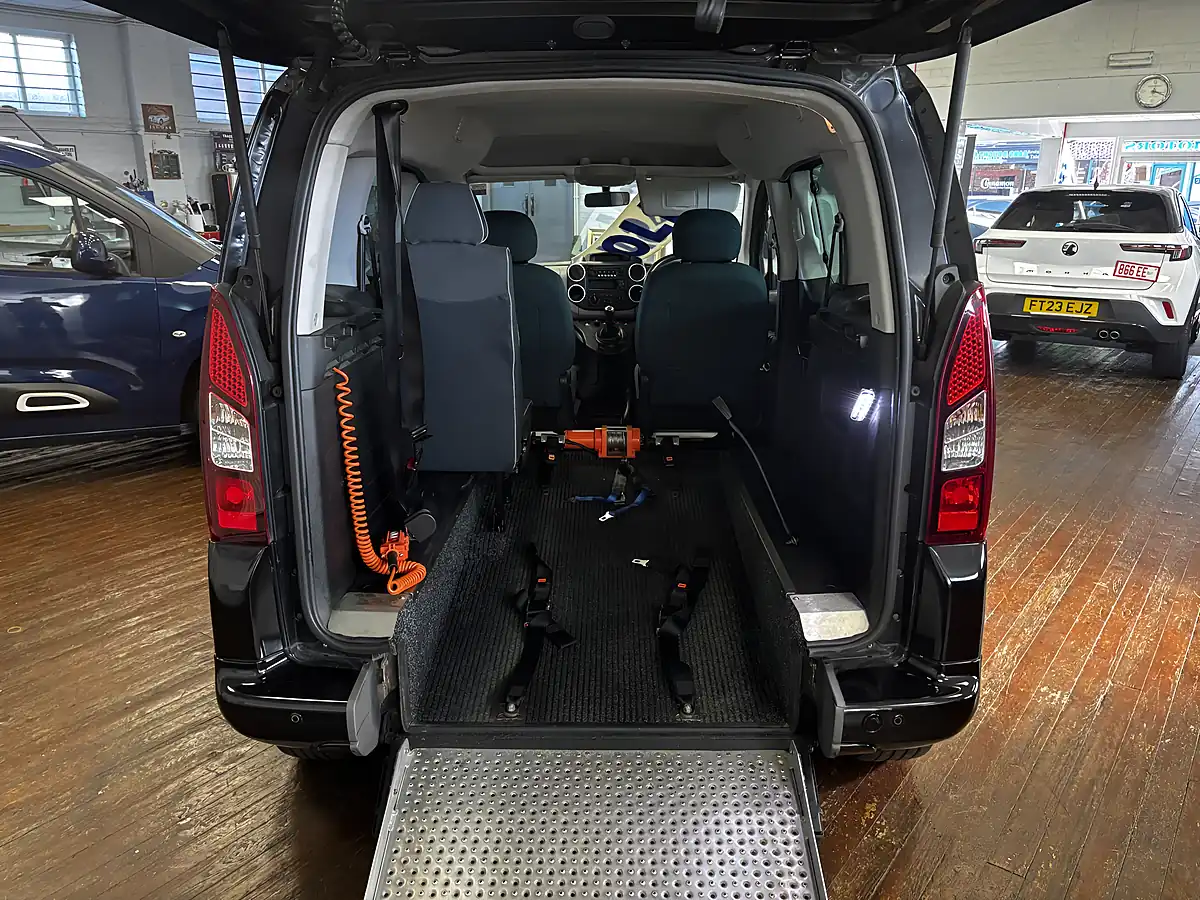 Used 2018 Citroen Berlingo Feel Black - Interior and Exterior details 18