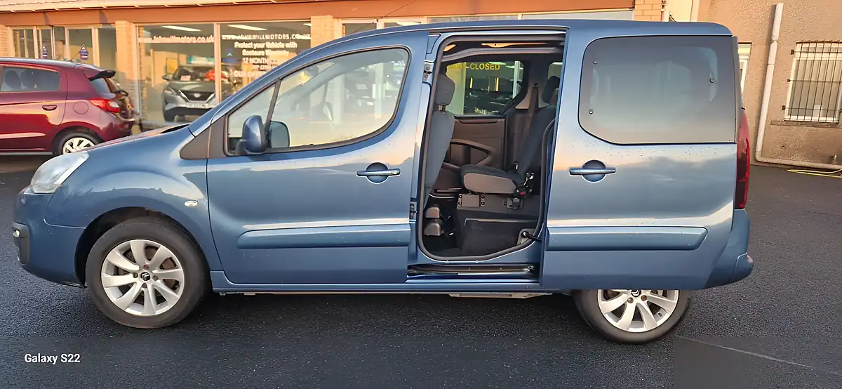 Used 2018 Citroen Berlingo Feel Multispace Blue - Interior and Exterior details 4