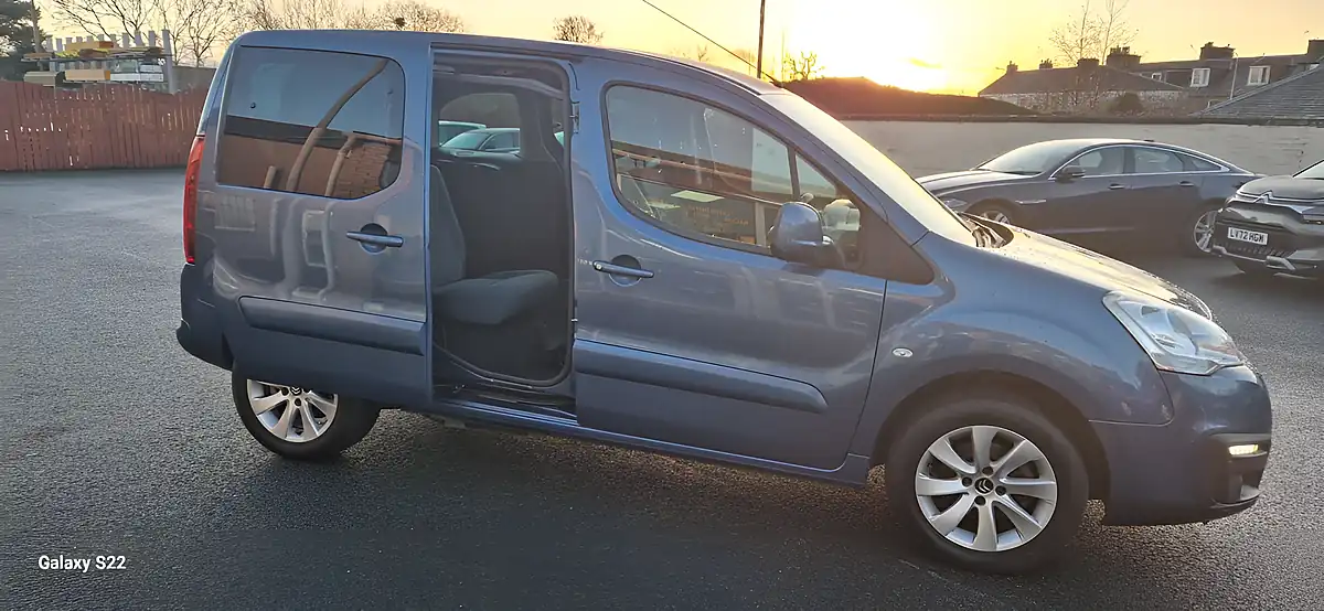 Used 2018 Citroen Berlingo Feel Multispace Blue - Interior and Exterior details 9