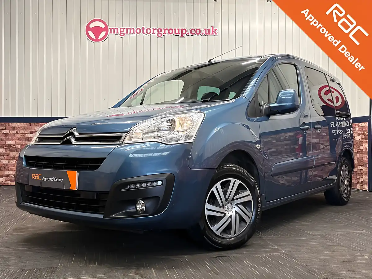 Used 2018 Citroen Berlingo Feel Multispace Blue - Front View