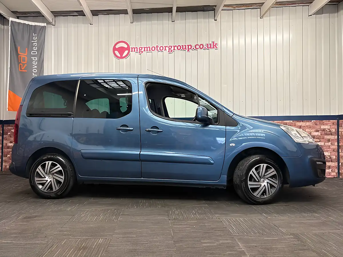 Used 2018 Citroen Berlingo Feel Multispace Blue - Interior and Exterior details 9