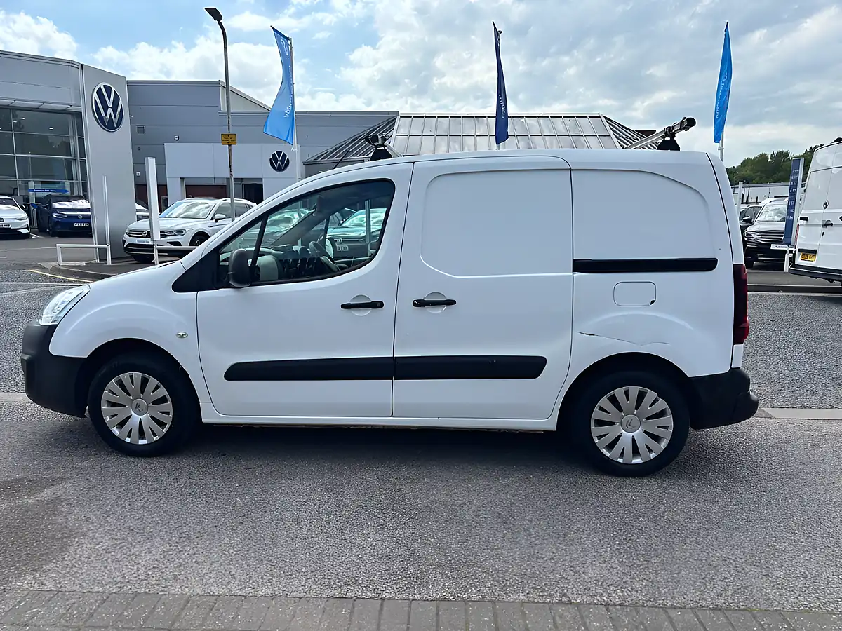 Used 2018 Citroen Berlingo White - Interior and Exterior details 3
