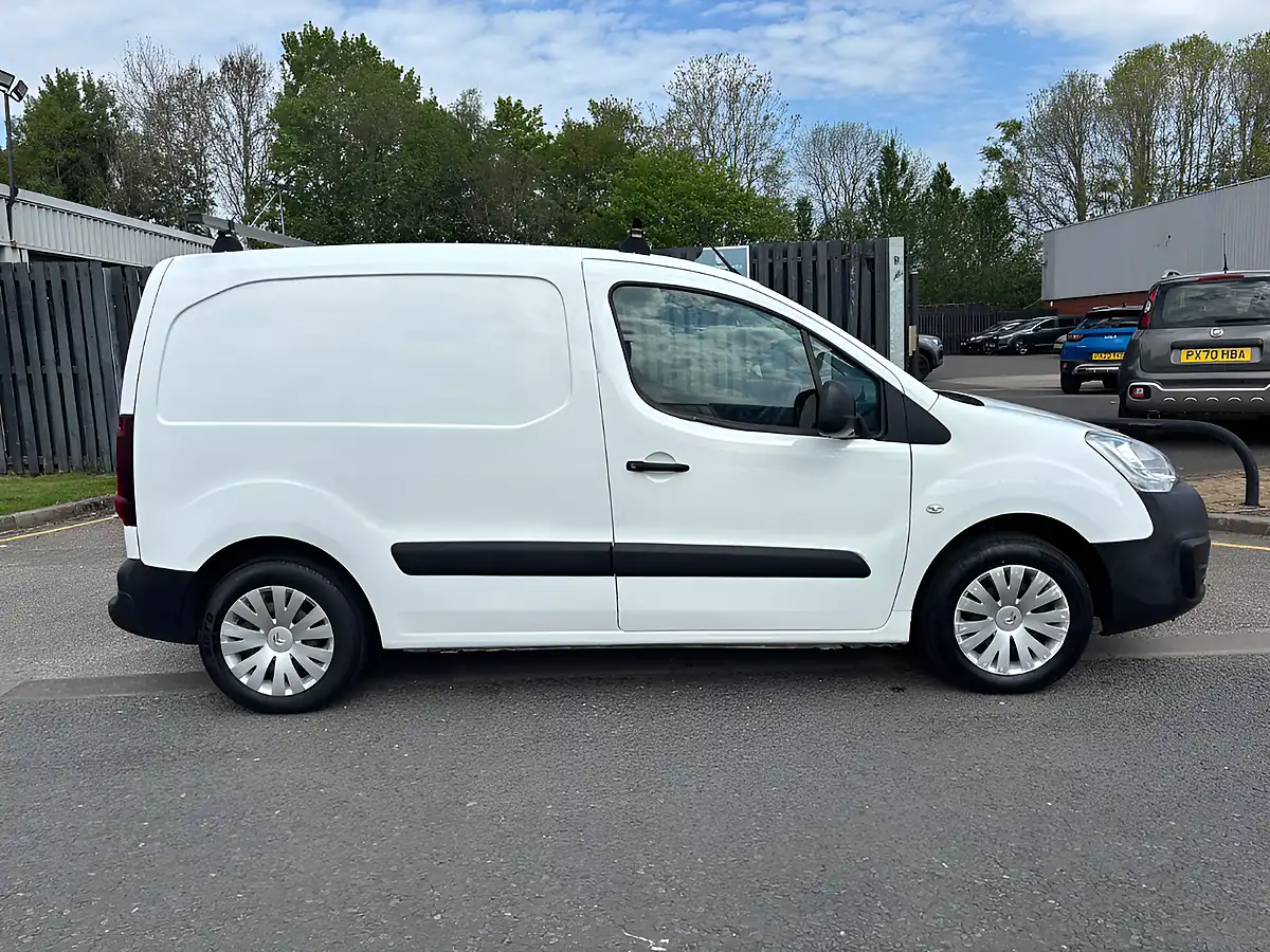 Used 2018 Citroen Berlingo White - Interior and Exterior details 4