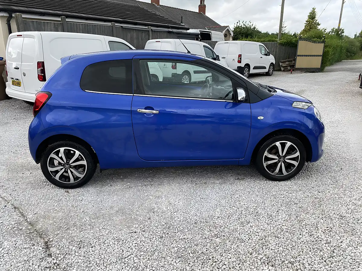 Used 2018 Citroen C1 Flair Blue - Interior and Exterior details 12