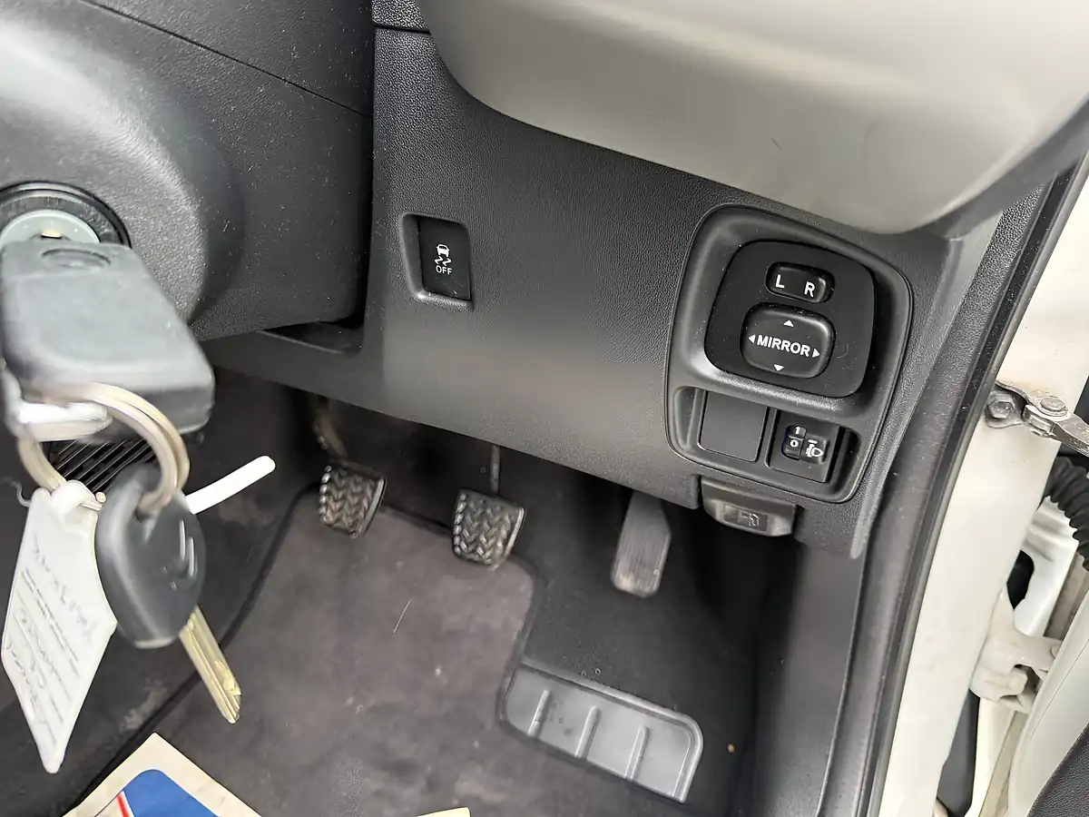 Used 2018 Citroen C1 Flair White - Interior and Exterior details 15