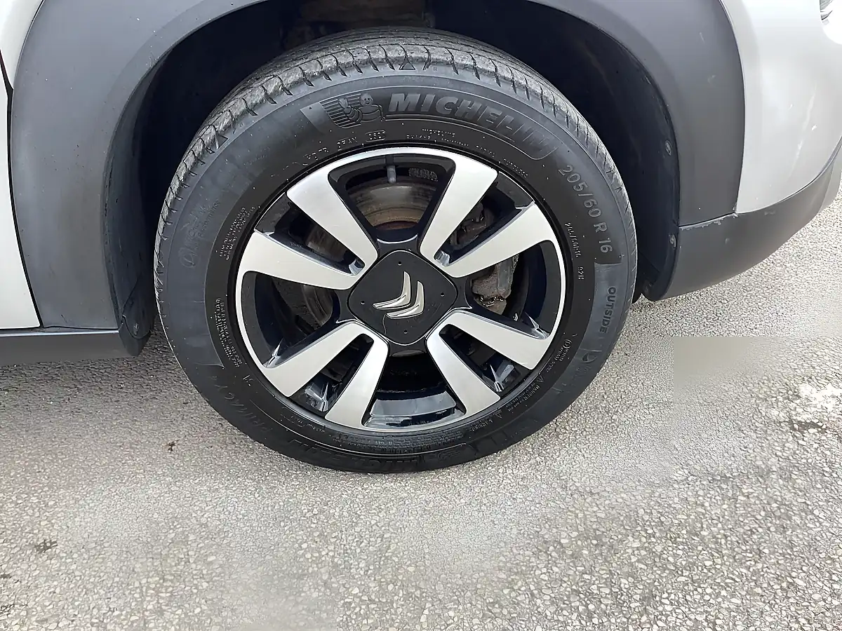 Used 2018 Citroen C3 Aircross Feel Silver - Interior and Exterior details 15