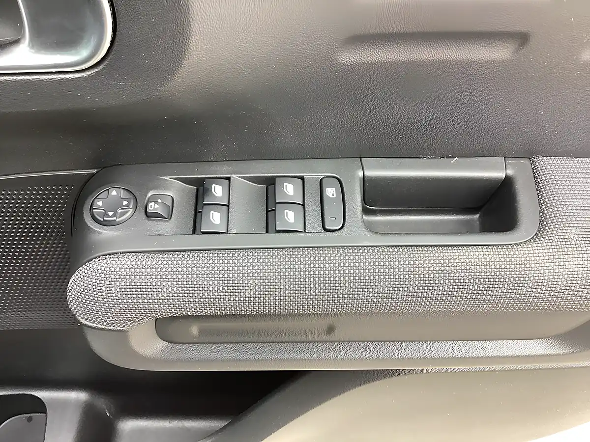 Used 2018 Citroen C3 Aircross Feel Silver - Interior and Exterior details 7