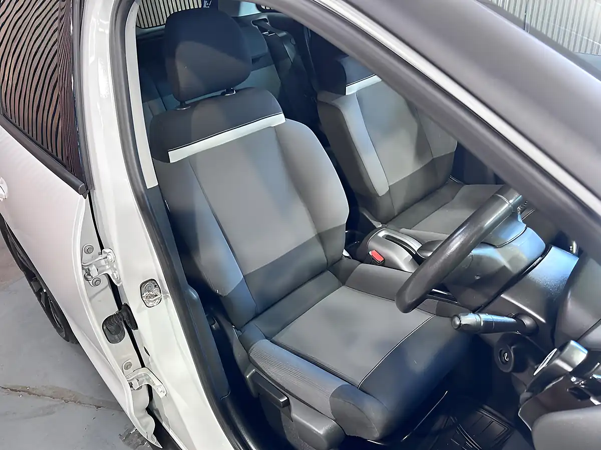 Used 2018 Citroen C3 Aircross Feel White - Interior and Exterior details 10