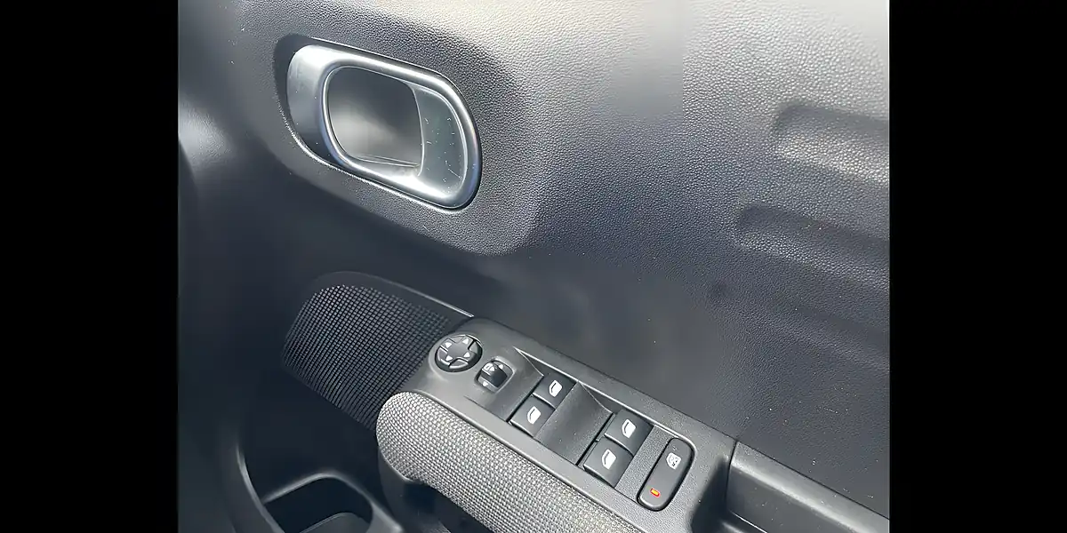 Used 2018 Citroen C3 Aircross Flair Beige - Interior and Exterior details 18