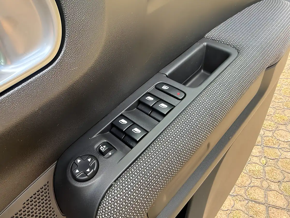 Used 2018 Citroen C3 Aircross Flair Beige - Interior and Exterior details 17