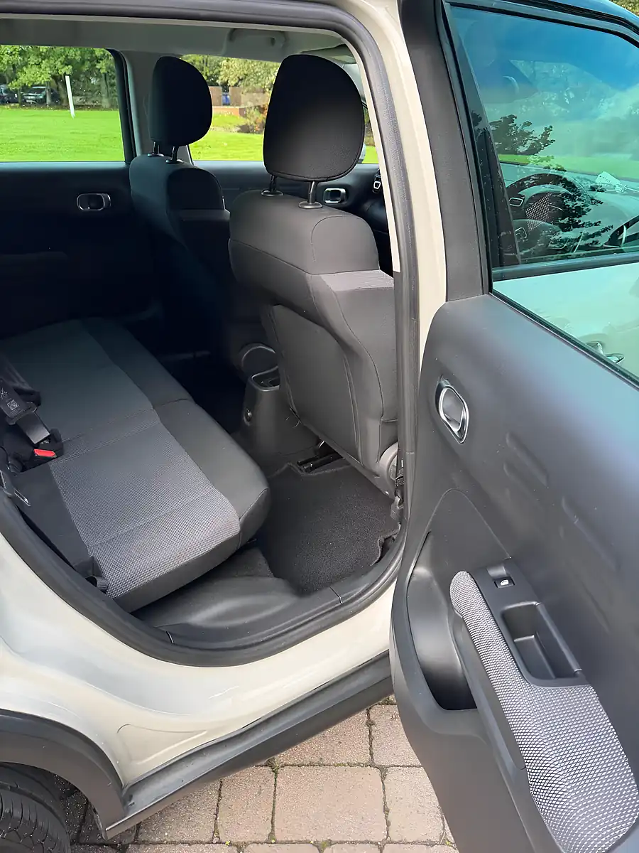 Used 2018 Citroen C3 Aircross Flair Beige - Interior and Exterior details 16
