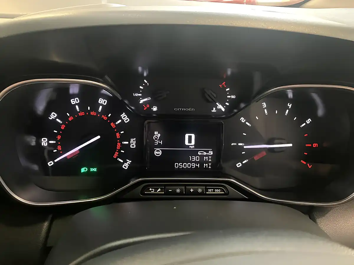Used 2018 Citroen C3 Aircross Flair Silver - Interior and Exterior details 16