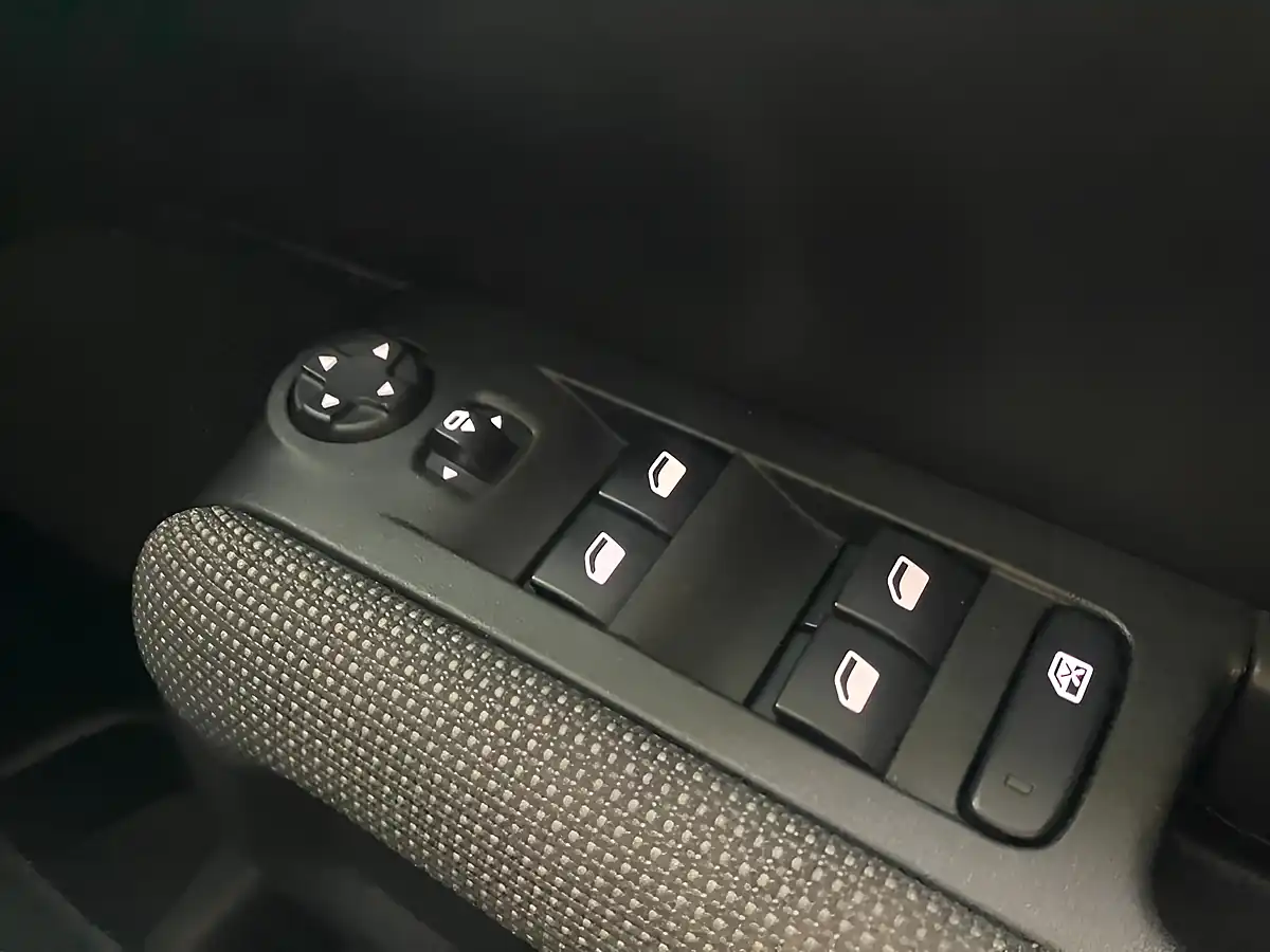 Used 2018 Citroen C3 Aircross Flair Silver - Interior and Exterior details 17