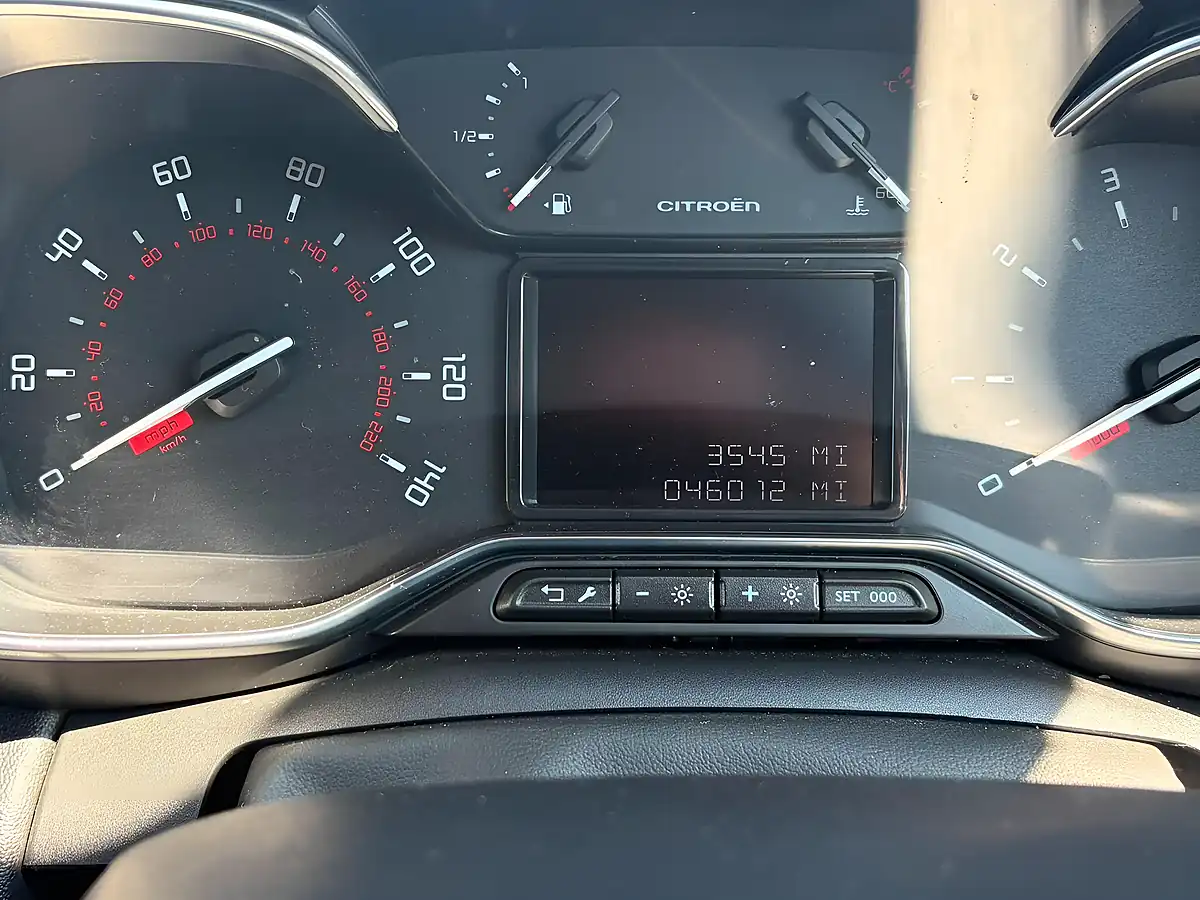 Used 2018 Citroen C3 Aircross Flair White - Interior and Exterior details 13