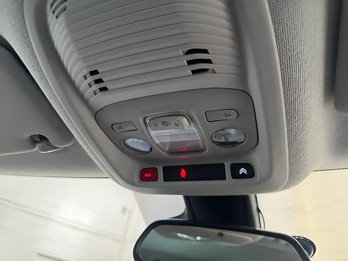 Used 2018 Citroen C3 Aircross Flair White - Interior and Exterior details 19