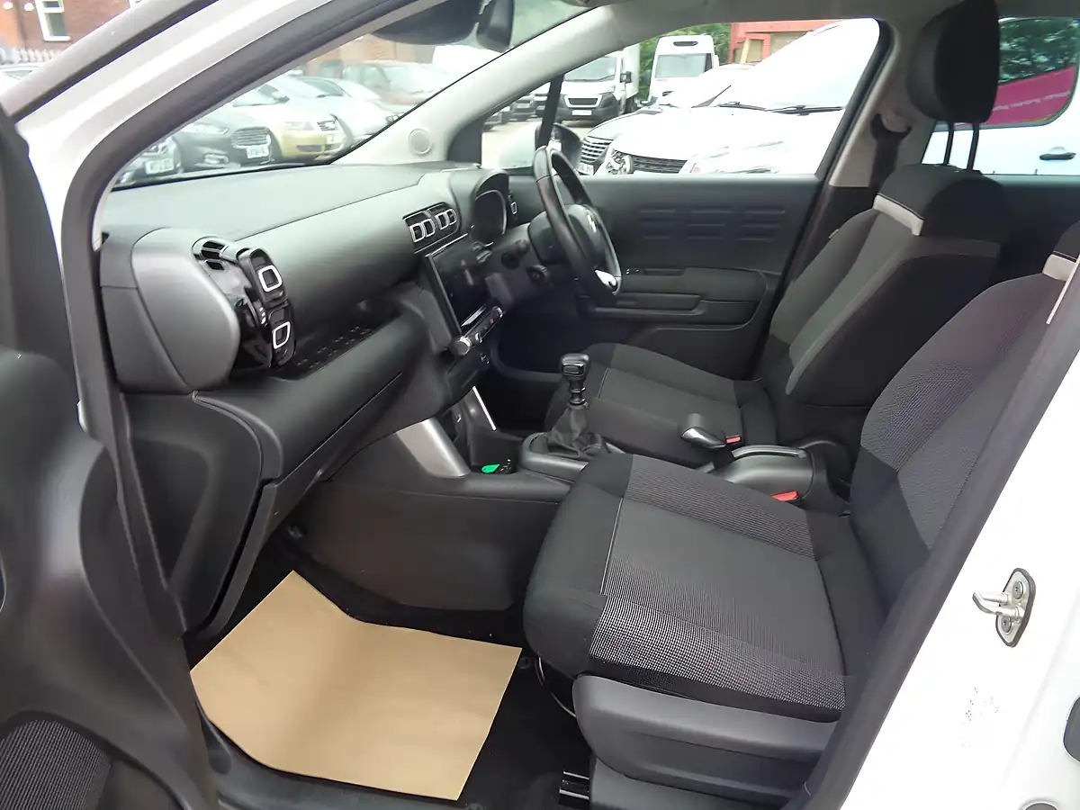 Used 2018 Citroen C3 Aircross Flair White - Interior and Exterior details 12