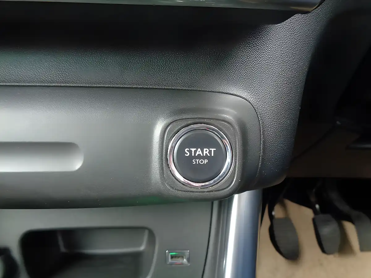 Used 2018 Citroen C3 Aircross Flair White - Interior and Exterior details 16